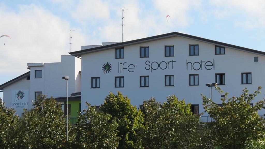 Life Sport Hotel Mentana Dış mekan fotoğraf